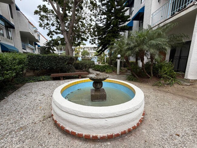 Building Photo - Light-Filled 1 Bed / 1 Bath Condo in UTC, San Diego – Skylights & Balcony