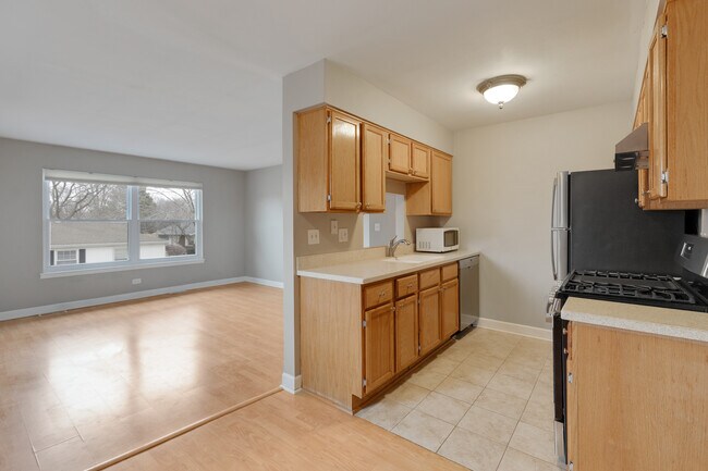 Building Photo - 817 Pahl Rd