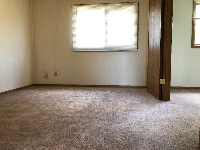 Building Photo - 2620 Westwinds Dr