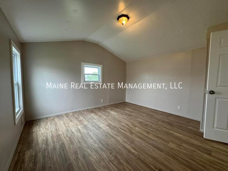 Building Photo - 108 D St