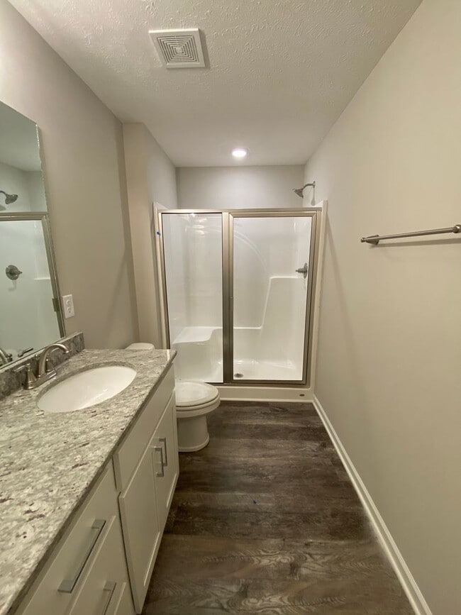 Building Photo - Like New Luxury Townhome! 3 BR, 2.5 BA, 1 Car Garage, Pool, Dog Park, and More!