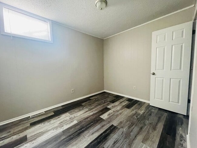 Building Photo - 225 SE 121st Rd