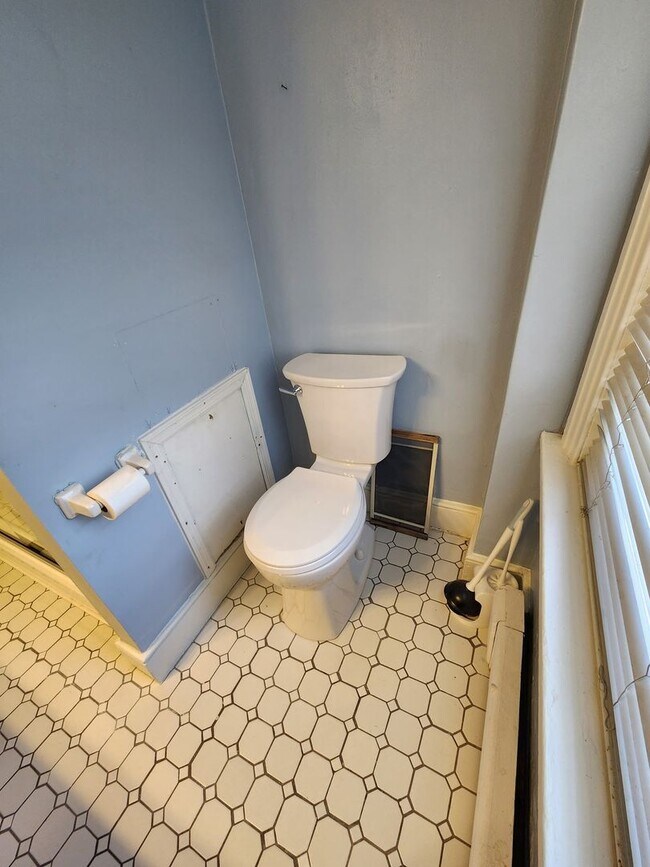 Building Photo - West Chester Historic Townhome - 4 bedrooms, 1 bath