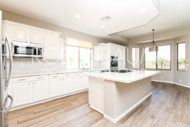 Building Photo - Stunning 4-beds plus bonus room with Breat...
