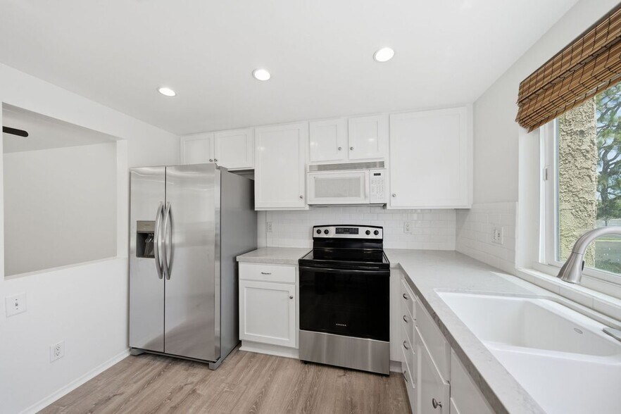 Building Photo - 12400 Montecito Rd
