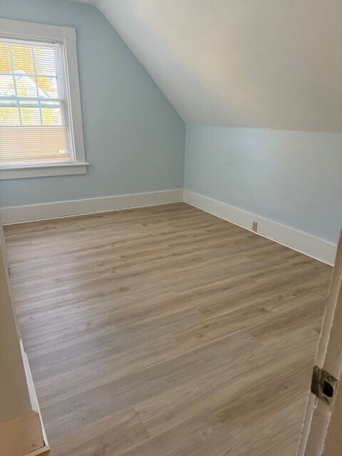 Building Photo - 256 Lowell Ave