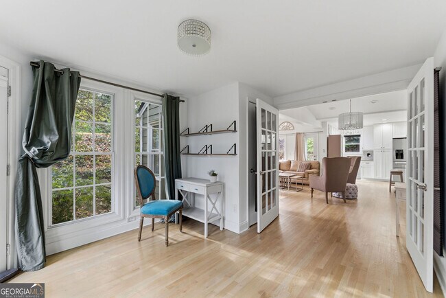 Building Photo - 302 Hascall Rd NW