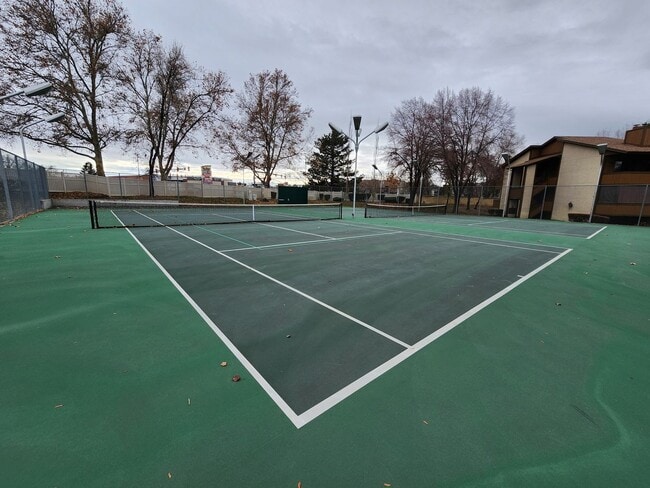 Building Photo - This one made the nice list! 2 bd. STUNNER! Hot Tub! Pet ok!