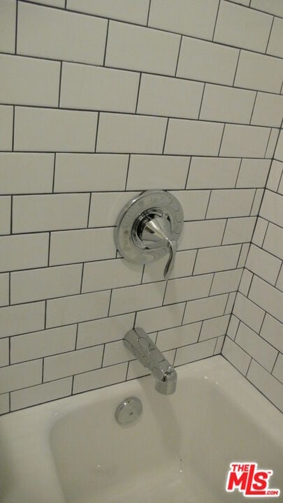 Building Photo - 252 Hampton Dr