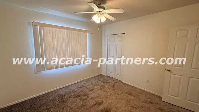 Building Photo - Gated 2 bed 2.5 bath