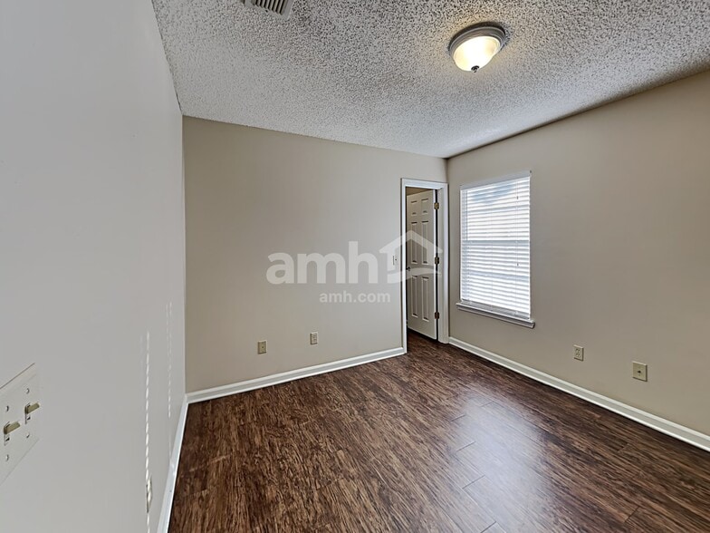 Building Photo - 4637 Blue Stream Ln S