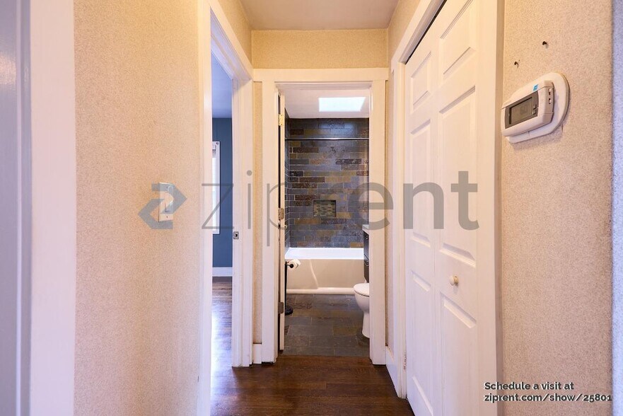 Building Photo - 2418 SE 141st Ave