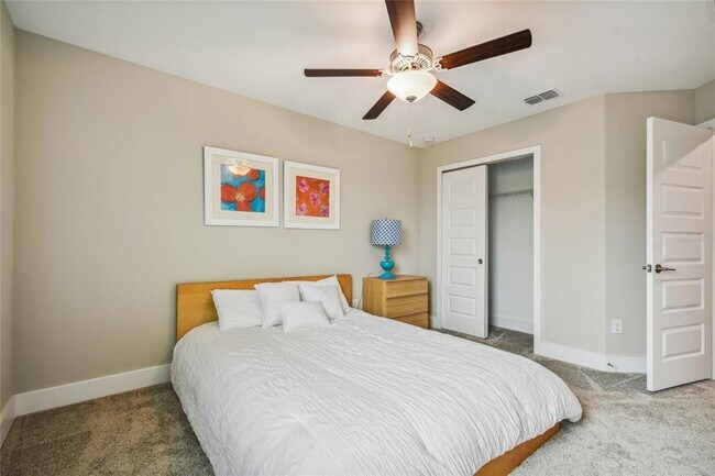 Building Photo - 9754 Little Bluestem Dr