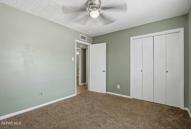 Building Photo - 6613 Escondido Dr