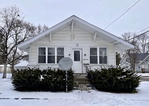 Building Photo - Bright and Functional 2-Bedroom Rental in Flint!