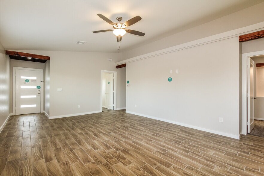 Building Photo - 8902 W Monroe St