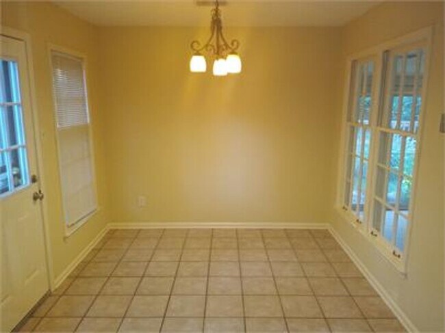 Building Photo - Coming soon. Charming 3-Bedroom Home in Co...