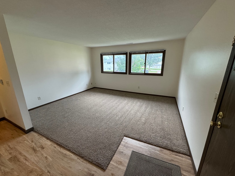 Living Room - 4831 Tama St