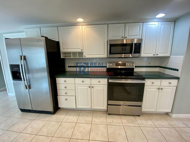 Building Photo - 5932 S Dayton Ct