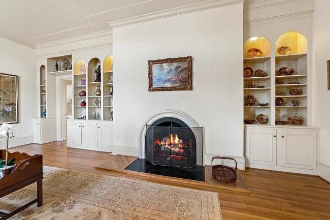 Building Photo - 2 Waverley Green