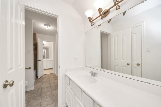 Building Photo - 3811 Parkside Dr