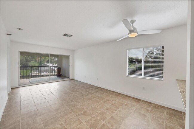 Building Photo - 2124 N Tamiami Trl