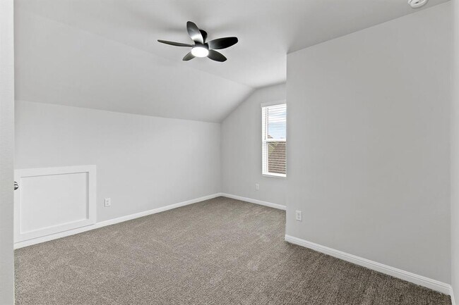 Building Photo - 100 Elm Br Trl