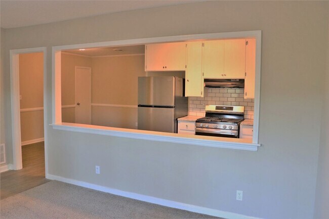 Building Photo - Handsome  3-bedroom ranch home!