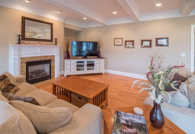 Building Photo - Charming Wyatt Farms Home with Stunning Vi...