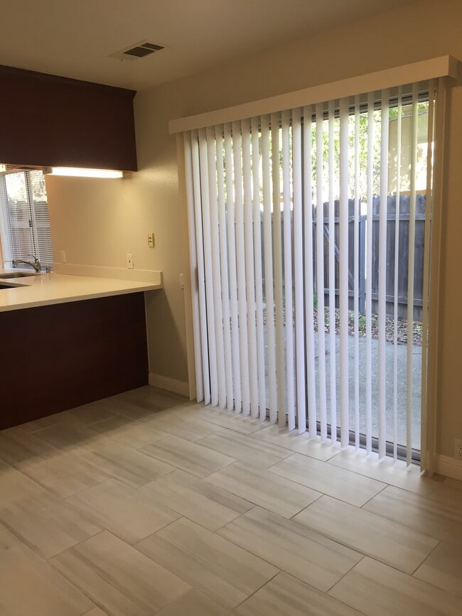 Building Photo - 1575 Drake Dr