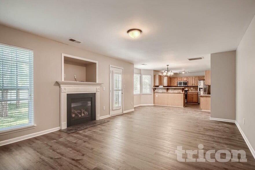 Building Photo - 5606 Fenway Dr