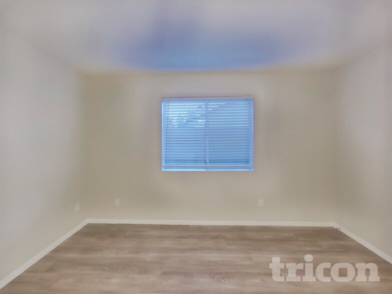 Building Photo - 9510 E Flanders Rd