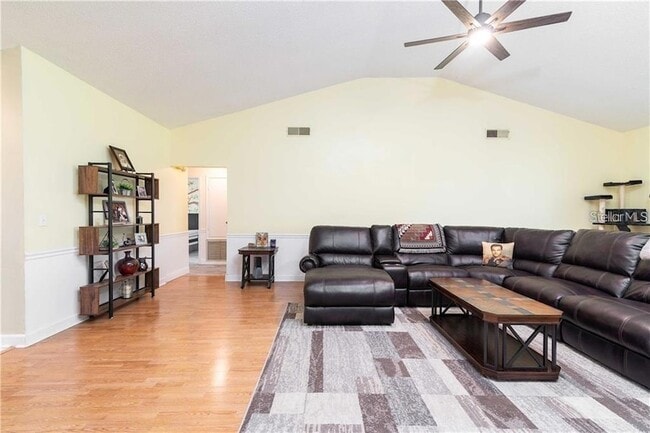 Building Photo - 1907 Coral Tree Ct