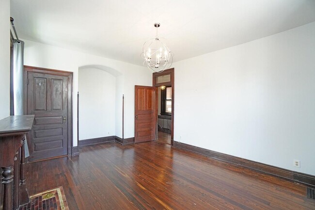Building Photo - 2412 Fairview Ave