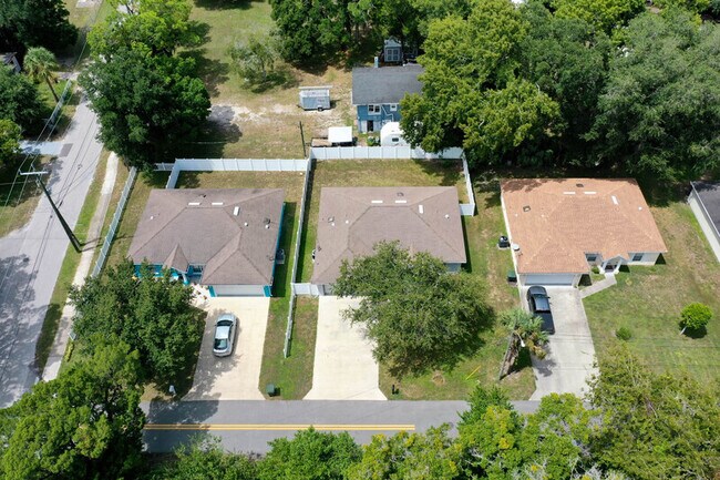 Building Photo - 884 Winchester St