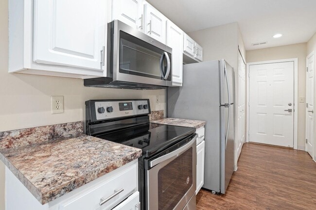 Building Photo - 5004 Stratford Pine Ln