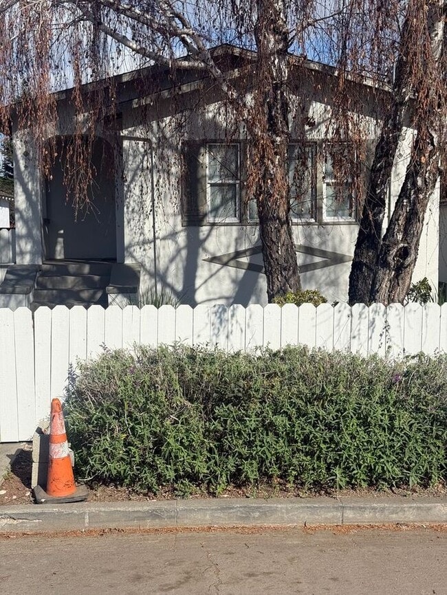 Building Photo - Great 2 Bedrooms 1 Bath Home