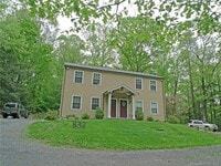 Building Photo - 832 Old Waterbury Rd