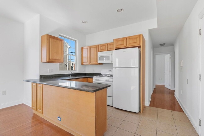 Building Photo - 621 N 33rd St