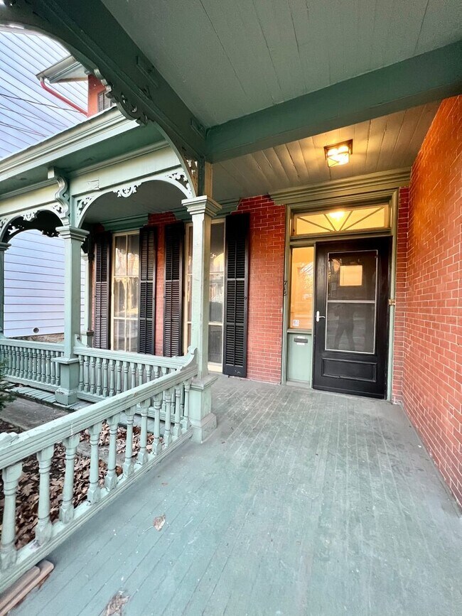 Building Photo - 718 Cattell St