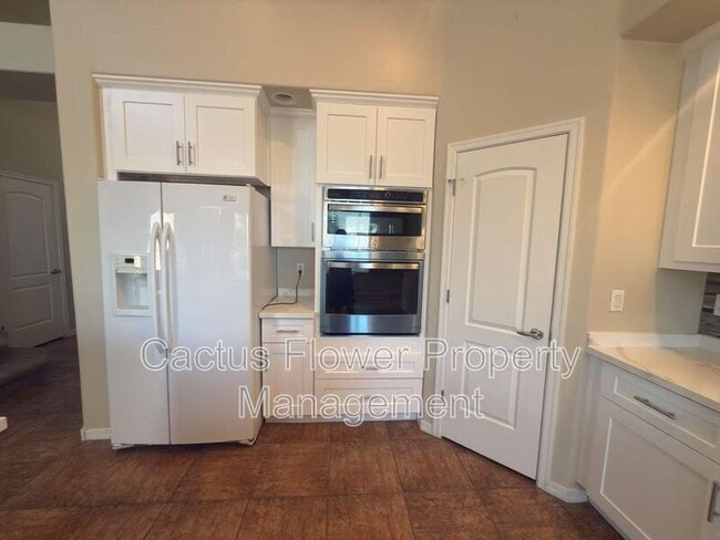 Building Photo - 749 E La Costa Dr