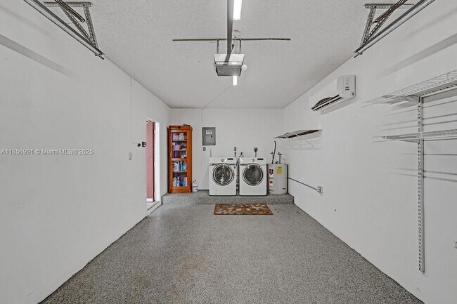 Building Photo - 9540 Sevilla Ln