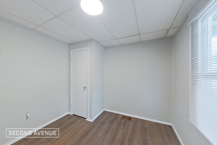 Building Photo - 122 S Longworth Ave