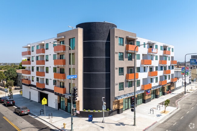 Building Photo - 5300 Crenshaw