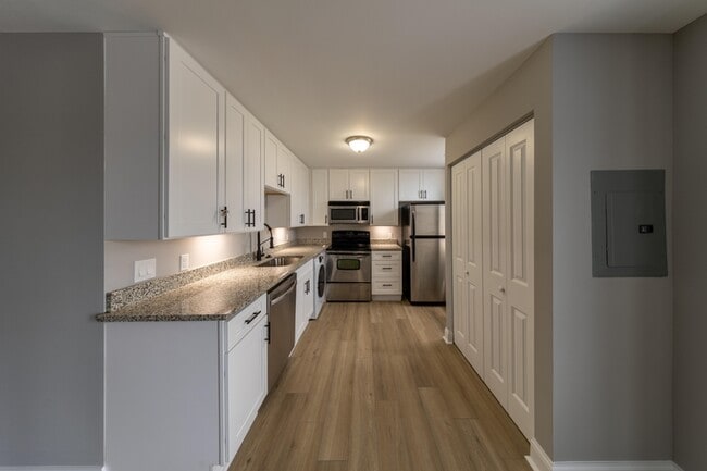 Building Photo - 5630 Pershing Ave