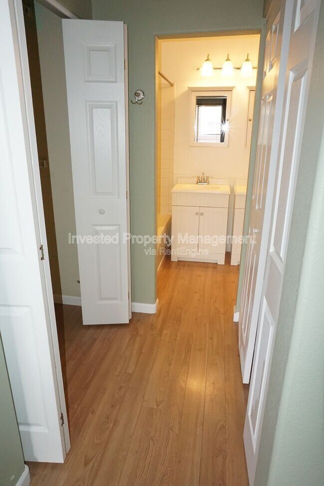 Building Photo - 9847 Sydney Ln