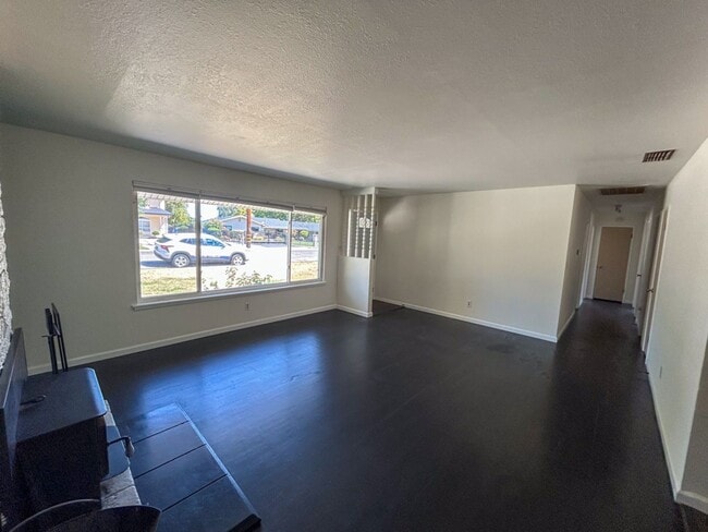 Building Photo - 6762 Riverside Dr