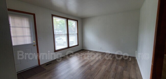 Building Photo - 5020 Bonnameade Dr