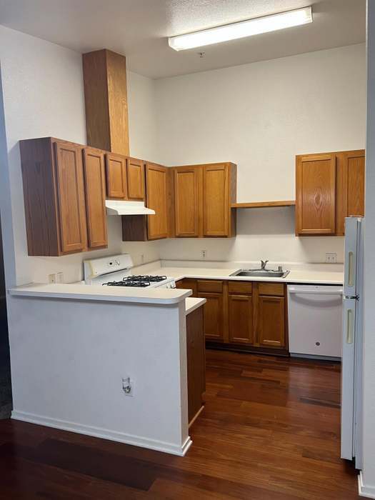 Building Photo - 565 Peerless Way