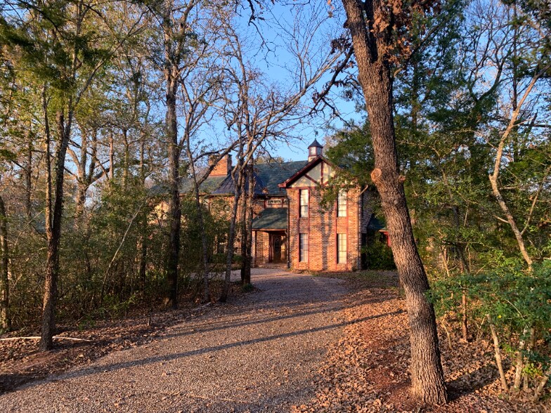 Building Photo - 37 Pamela Ln